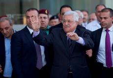 الرئيس الفلسطيني محمود عباس لحظة مغادرته المستشفى