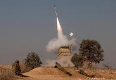 لحظة اطلاق صاروخ من القبة الحديدية الإسرائيلية لاعتراض آخر -ارشيف