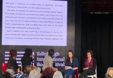الكاتبة نيروز قرموط لدى مشاركتها في مهرجان ادنبره للكتاب 
