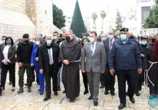  الشرطة الفلسطينية تؤمن وتستقبل الأب فرانشسكو باتون