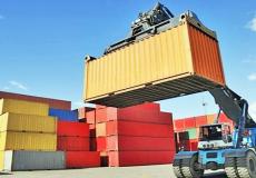 انخفاض الواردات السلعية مقابل ارتفاع الصادرات