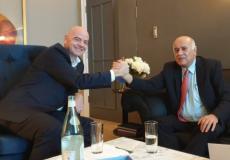 رئيس الاتحاد الدولي لكرة القدم جياني انفانتينو مع رئيس الاتحاد الفلسطيني جبريل الرجوب - ارشيف