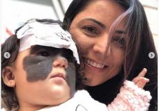 الطفلة ووالدتها