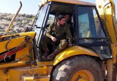 الاحتلال يستولي على حفارين جنوب الخليل