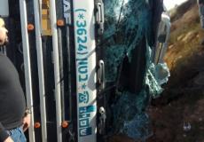 إصابة شاب إثر انقلاب خلاط باطون جنوبي البلاد