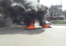 عائلة الشاعر تشعل الاطارات المطاطية برفح