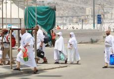  الحجاج يبدأون بالتدفق إلى منى لاحياء يوم التروية