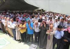 الصلاة في الخان الاحمر