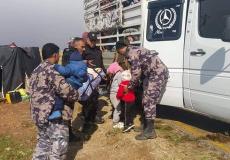 الدفاع المدني والأمن الوطني يؤمنان عائلتين شمال أريحا