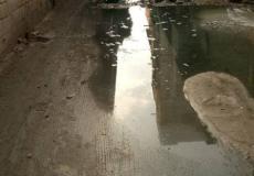 غرق شوارع مخيم الحسينية بالمياه الآسنة