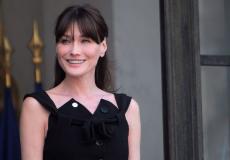 شاهد: زوجة الرئيس الفرنسي السابق في أحضان مصور