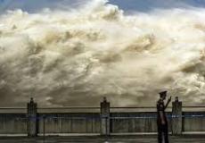 شاهد: فيضان نهر ضخم يجرف عددا من السيارات في الصين