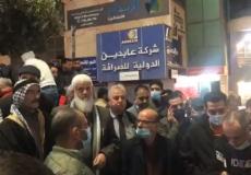 شاهد: العشرات يشاركون في وقفة رافضة لإغلاق محافظة الخليل