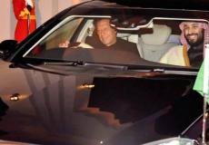 رئيس وزراء باكستان يجلس بجوار الأمير محمد بن سلمان