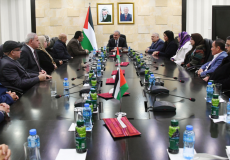 رئيس الوزراء يلتقي وفدا من بلديتي جرش والبيرة