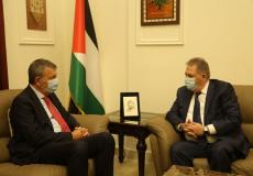 سفير فلسطين لدى لبنان يلتقي مفوض عام "أونروا"