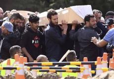 بدء مراسم دفن أول ضحيتين من "مذبحة المسجدين"