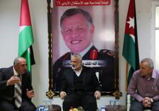 هنية وقيادات حماس يزورون المستشفى الأردني في غزة