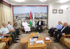 إسماعيل هنية يلتقي السفير محمد العمادي في غزة