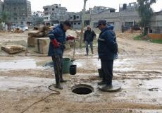 بلدية جباليا النزلة تواصل معالجة آثار المنخفض الجوي