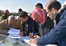 توزيع أسمدة