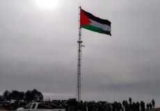 رفع علم فلسطين فوق جبل العرمة المهدد بالاستيلاء جنوب نابلس