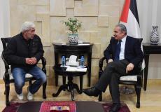 رئيس الوزراء محمد اشتية لدى استقباله لجنة التحقيق