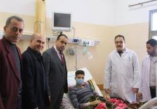 مدير عام مجمع الشفاء الطبي د. محمد أبو سلمية يتفقد مرضى زراعة الكلى في قسم جراحة الصدر