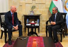 اشتيه لدى استقباله سفير سويسرا لدى فلسطين