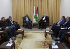 هنية يتلقى وفداً من الجبهة الديمقراطيةف في غزة