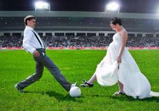 شاهد: لاعب يتقدم لخطبة فتاة عقب إحرازه هدفًا (توضيحية)