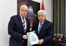 الرئيس أثناء تسلمه تقرير دولة فلسطين الأول لاتفاقية