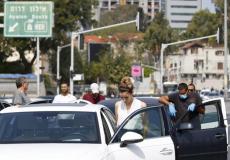 إسرائيليون يقفون حداداً على ضحايا الهولوكست في تل أبيب 