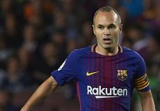  نجم وسط برشلونة الاسباني أندريس إنييستا