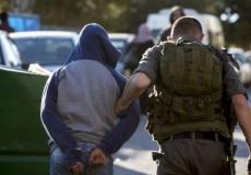 الاحتلال يعتقل شاب