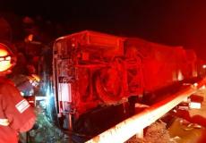 إصابة 15 شخصا جراء انقلاب حافلة في منطقة نهاريا