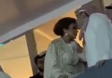 من مقطع الفيديو السعودي يقبل اصالة