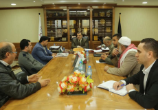  اجتماع موسع شارك فيه رئيس بلدية خان يونس علاء الدين البطة