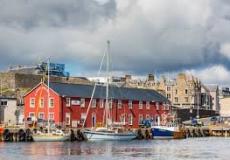 شاهد العثور على بقايا مخلوق غامض على شاطئ في بريطانيا