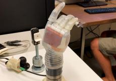 يابنيون يخترعون ذراعا بشرية ثالثة