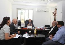 مكافحة الفساد ووزارة الحكم المحلي تناقشان تعزيز العمل المشترك بين الجانبين