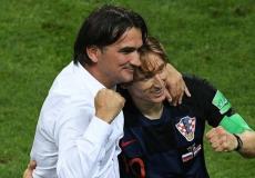 مدرب كرواتيا زلاتكو داليتش برفقة قائد الفريق