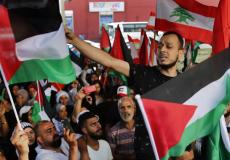 فلسطينيون يحتجون ضد قرار وزير العمل اللبناني