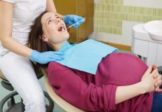 المرأة الحامل عند طبيب الأسنان - ارشيفية