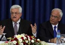 صائب عريقات بجوار الرئيس الفلسطيني محمود عباس يقول إن السلطة الفلسطينية لن تمول غزة حال وقع اتفاق تهدئة ثنائي بين حماس وإسرائيل