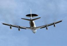  طائرو أواكس الاستطلاعية.