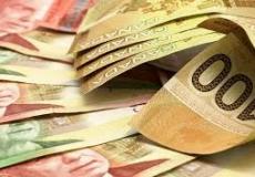 انخفاض  سعر الدولار  الكندي  داخل الأسواق  العالمية 