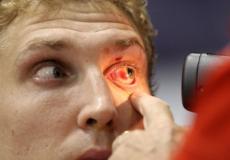 الجلوس لفترة طويلة أمام الحاسوب يعرض لعدة متاعب صحية