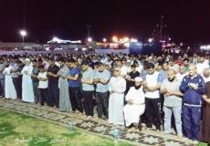 صلاة التراويح في ميناء غزة