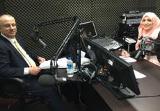 رامي الحمدالله في استديو اذاعة نساء أف أم